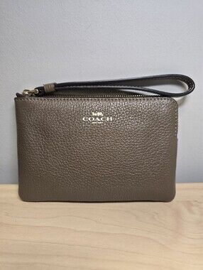 COACH CP483 Pebbled Leather Corner Zip Wristlet Taupe Brown Dark Stone Gold Logo